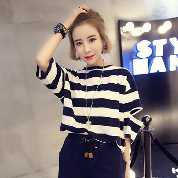 Áo Thun Sọc Ngang Tay Xẻ