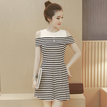Đầm Sọc Trễ Vai Dáng Xòe