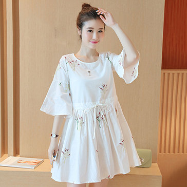 Đầm Trắng Thêu Hoa
