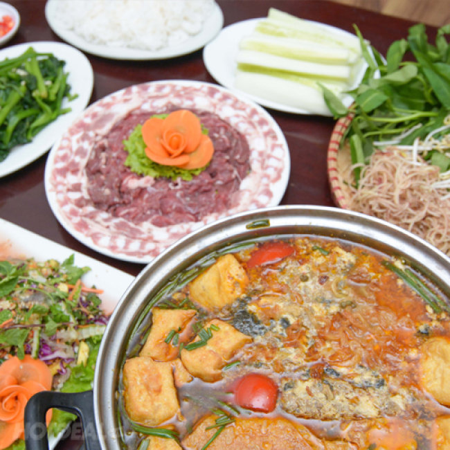 Set Lẩu Riêu Cua Bắp Bò Sườn Sụn Thơm Ngon Tại NH Đông Phong...