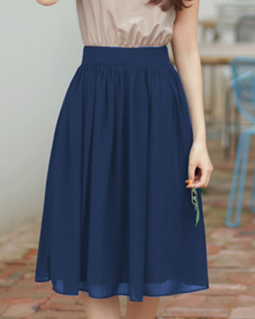 Chân váy màu xanh kết hợp với áo màu gì chuẩn nhất