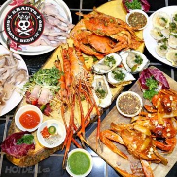Tiệc Buffet BBQ Buổi Tối Với Các Món Hải Sản, Tôm, Cua, Ốc...