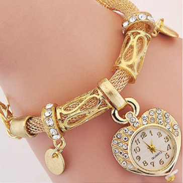 Đồng Hồ Lắc Tay Hình Trái Tim Dễ Thương