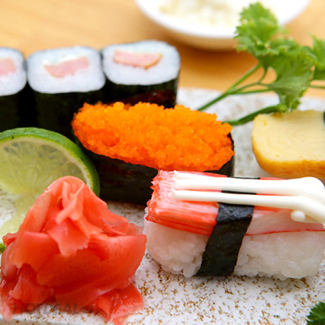 01 Trong 2 Combo 6 Loại Sushi Dành Cho 1 Người Tại Shinsen Sushi