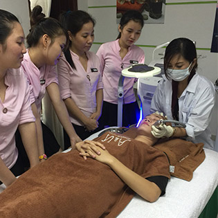 Khóa Học Chăm Sóc Da Mặt/ Trang Điểm/ Nối Mi (12 Buổi) – Viện Đào Tạo Thẫm Mỹ Derma Medical Beauty & Spa