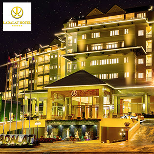 Khách Sạn Ladalat Cao Cấp 5* - Phòng Deluxe 2N1Đ - Gồm Ăn Sáng – Miễn Phí Hồ Bơi – Trải Nghiệm Kiến Trúc Lâu Đài Tây Phương