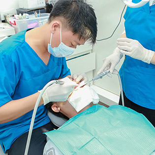 Nha Khoa Famidental Care - Tẩy Trắng/ Đính Đá Kim Cương/ Răng Sứ Titan/ Răng Toàn Sứ Zirconia 100% Của Đức