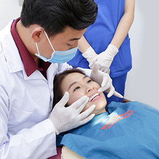 HT TT Nha Khoa TM Tân Quý - Răng Sứ Titan/ Tẩy Trắng Răng Super White Max Không Đau, Không Ê Buốt (Đã Bao Gồm Cạo Vôi, Đánh Bóng)