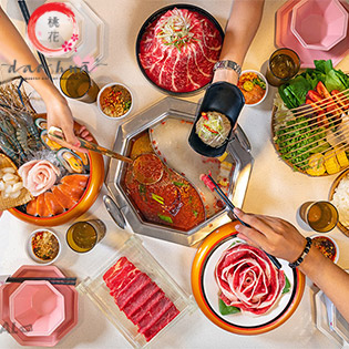 Hệ Thống Thiên Đường Lẩu Đào Hoa - Buffet Lẩu Đài Loan Lừng Danh Chạy Chuyền Trên Thố Hơn 80 Món (Đã Bao Gồm VAT & Nước Uống)