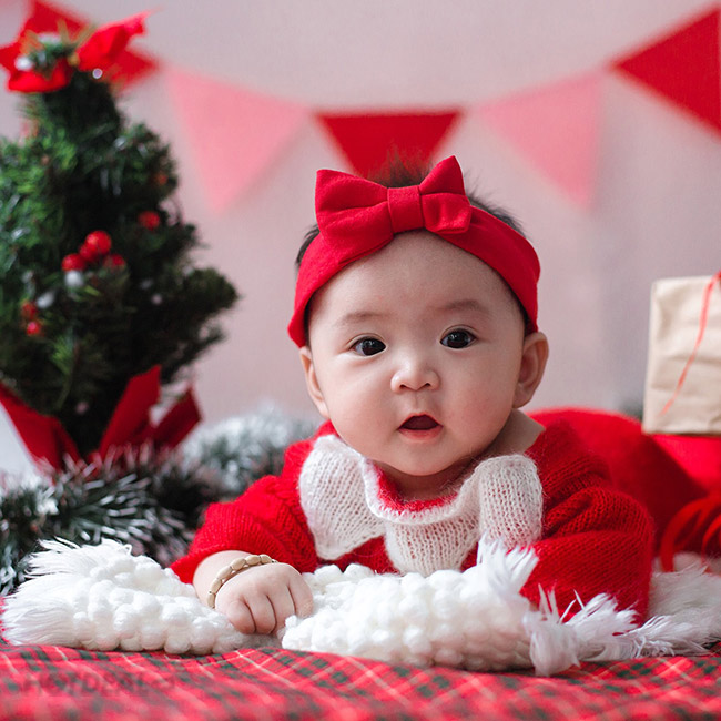 Chụp ảnh bé yêu: Hình ảnh của các thiên thần nhỏ trong mùa lễ hội Noel sẽ làm cho trái tim bạn tan chảy. Hãy tìm hiểu và tạo ra những khoảnh khắc đáng nhớ của bé yêu trong mùa đông này.