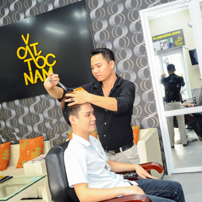 Trọn gói cắt tóc nam tặng kèm massage mặt tại Salon Trung Choắt