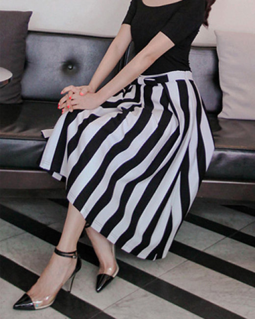 V014 - Váy trắng yếm đen nơ ngực vintage công chúa, đầm xòe cổ vuông 2 tầng  xẻ chân tay bồng dáng dài tiểu thư - MixASale