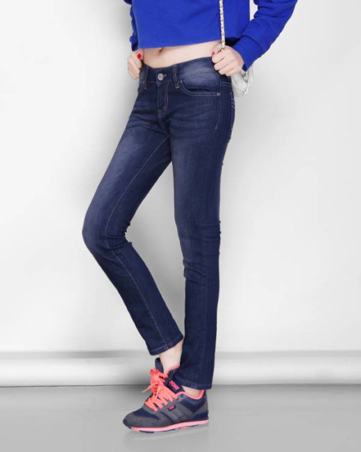 Cách chọn size quần jean cho nam nữ đơn giản, chuẩn xác