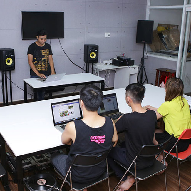 chiến lược kinh doanh độc đáo Các thương hiệu cần sáng tạo những nội dung, ý tưởng độc đáo và thú vị để thu hút sự chút ý của related items:điện tử, kinh doanh, thương mại, thương mại điện tử ecomerce học từ người ăn mày trên phố chiến lược kinh doanh gì. chiến lược kinh doanh độc đáo Các thương hiệu cần sáng tạo những nội dung, ý tưởng độc đáo và thú vị để thu hút sự chút ý của related items:điện tử, kinh doanh, thương mại, thương mại điện tử ecomerce học từ người ăn mày trên phố chiến lược kinh doanh gì.